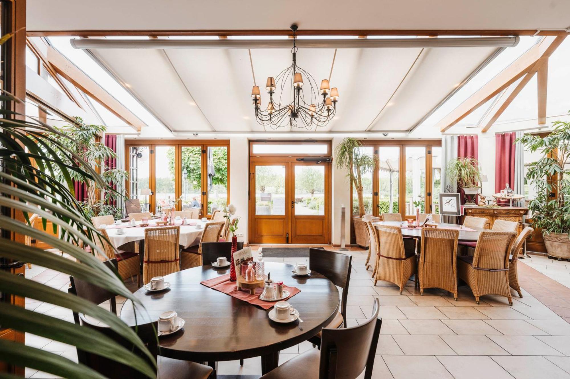 Appartementhotel Seeblick Гронау Экстерьер фото